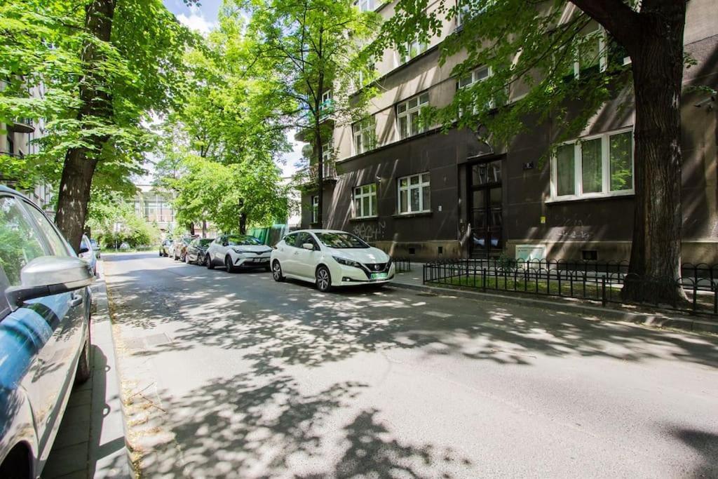 Spacious 3Br Apartment With Ac In Living Room, 2 Balconies Краков Экстерьер фото